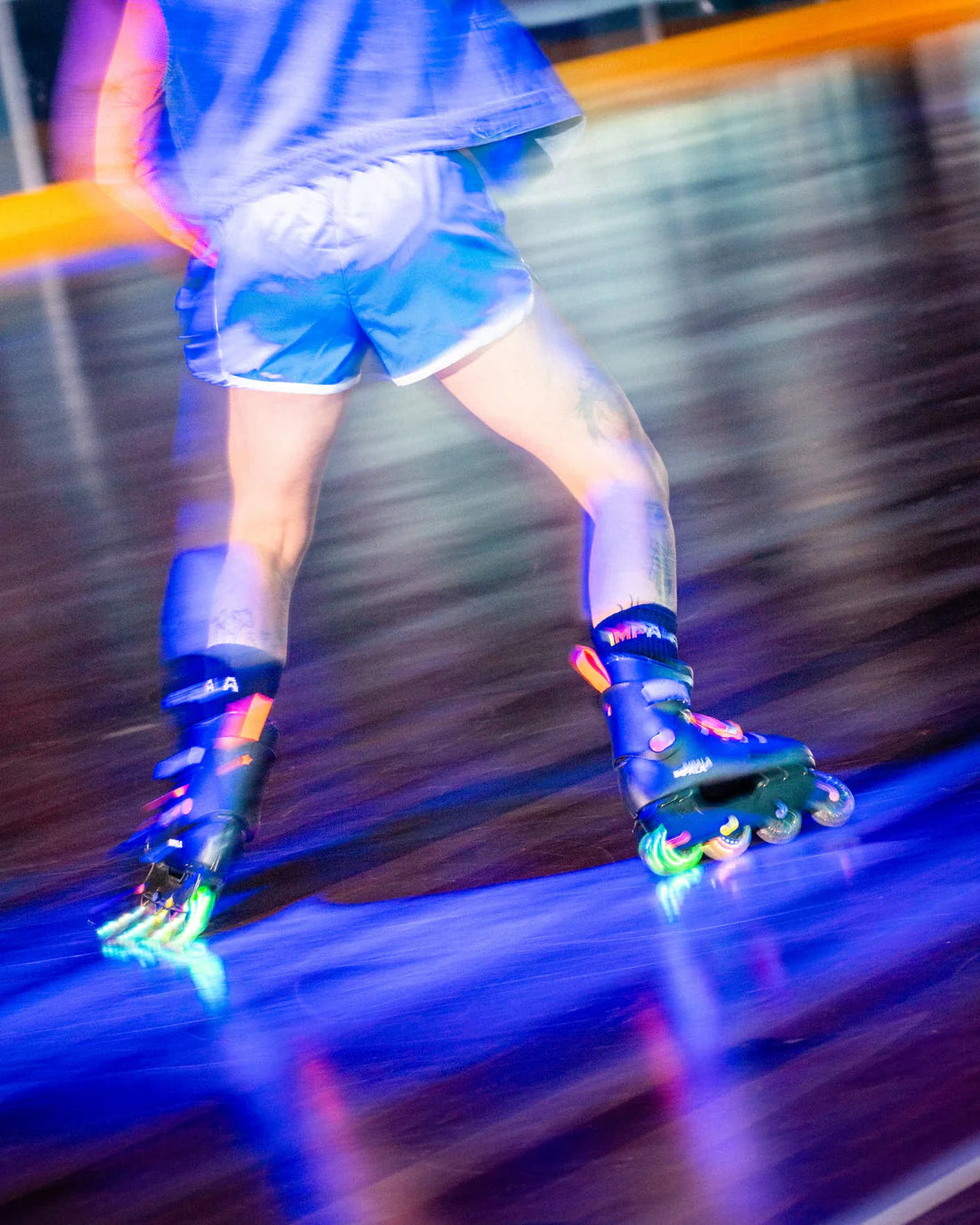 Black light-up inline wheels set, multicolor LEDs and glowing wheel edges